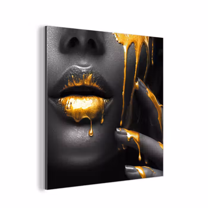 Aluminium schilderij - Vrouw - Zwart - Goud - Gezicht - Lippen