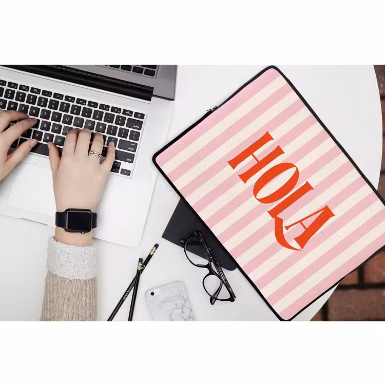 Laptophoes - Hola - Quote - Strepen - Pastel - Roze - Rood - Wit — 3