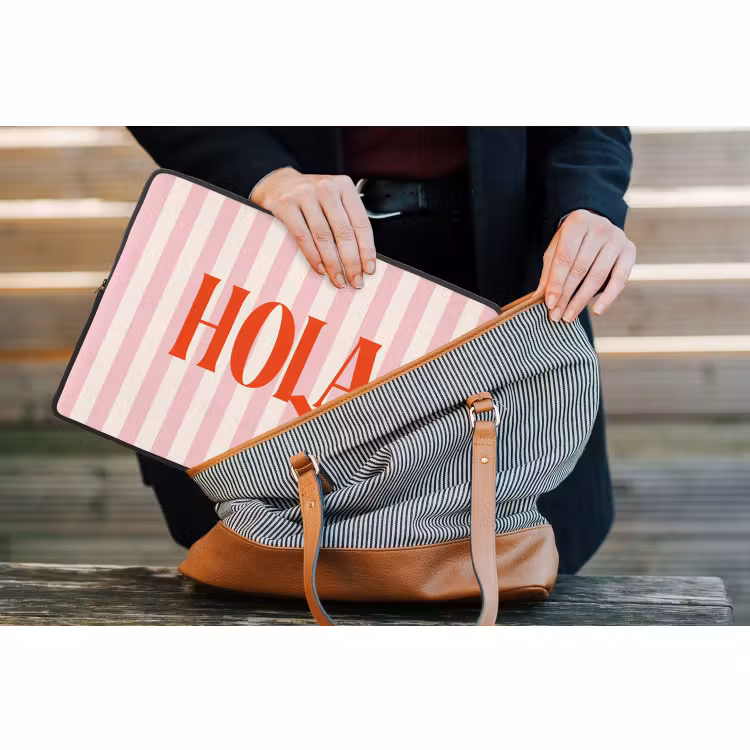 Laptophoes - Hola - Quote - Strepen - Pastel - Roze - Rood - Wit — 4