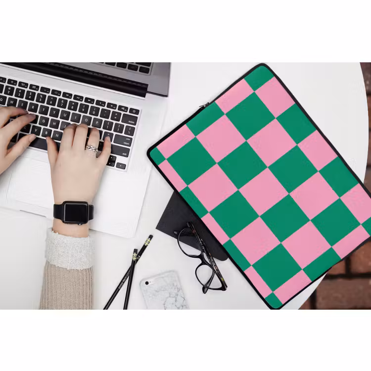 Laptophoes - Schaakbord patroon - Groen - Roze - Blokjes — 3