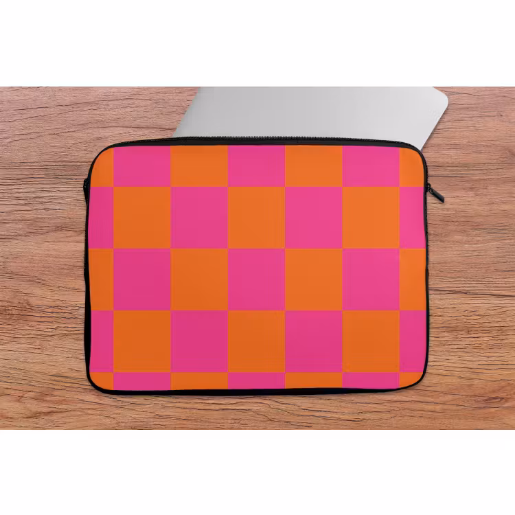 Laptophoes - Schaakbord print - Oranje - Roze - Blokjes — 2