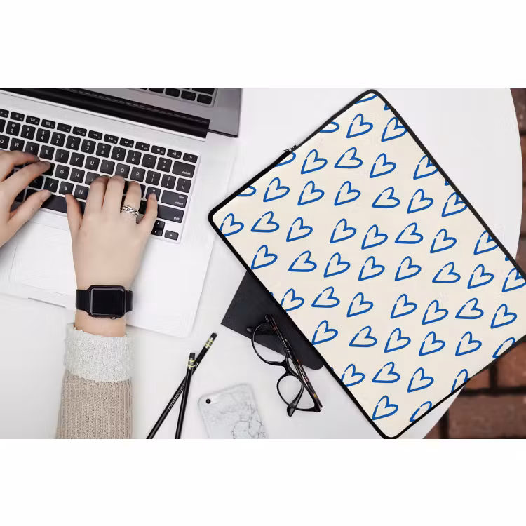 Laptophoes - Hartjes patroon - Blauw - Beige - Liefde — 3