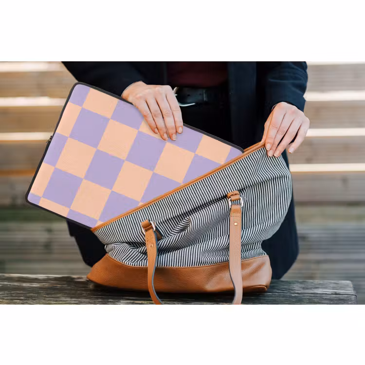 Laptophoes - Schaakbord patroon - Paars - Roze - Blokjes — 4