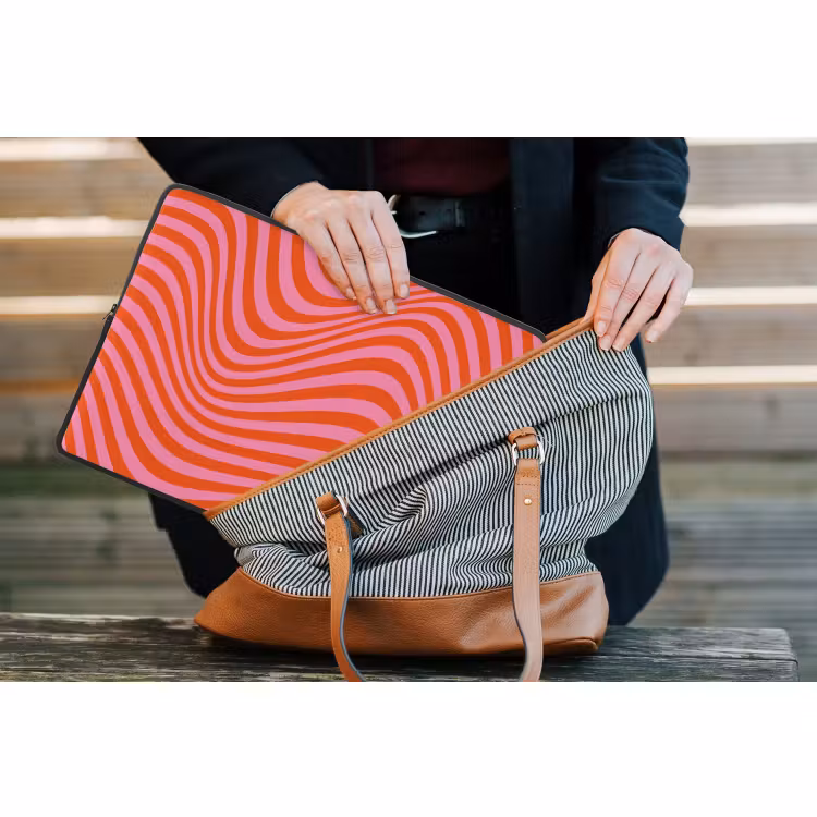 Laptophoes - Golvend patroon - Rood - Roze - Lijnen — 4