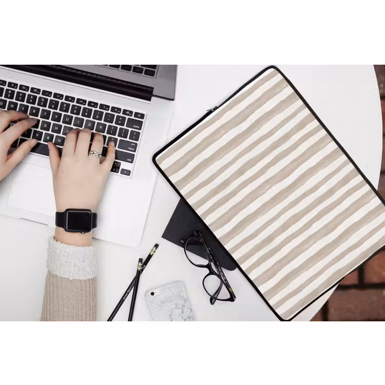 Laptophoes - Minimalistisch - Strepen - Beige — 3