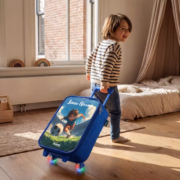 Kinderkoffer met naam - Blauw - Voetbal - Gras - Stadion - Schilderij — 3