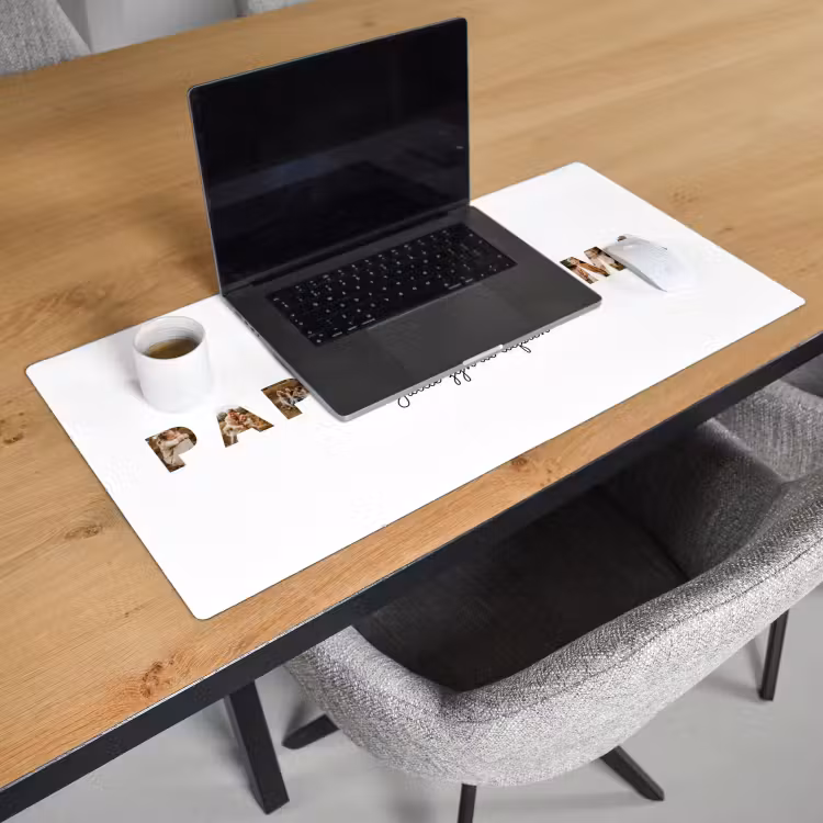 Gepersonaliseerde bureau onderlegger - Papa & Mama - Lettercollage — 3