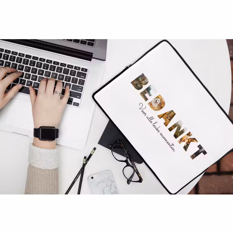 Gepersonaliseerde laptophoes - Bedankt - Lettercollage — 3