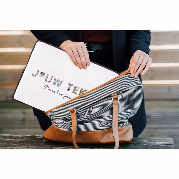Gepersonaliseerde laptophoes - Jouw Tekst - Lettercollage — 4