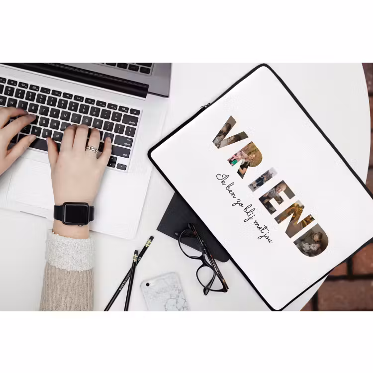 Gepersonaliseerde laptophoes - Vriend - Lettercollage — 3